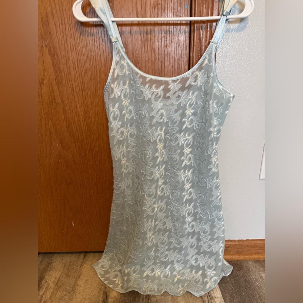 Jones New York size SMALL flare light blue sheer lace short nightgown/cami style